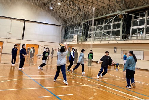 レクリエーション大会（4月，10月）女子のドッジビー